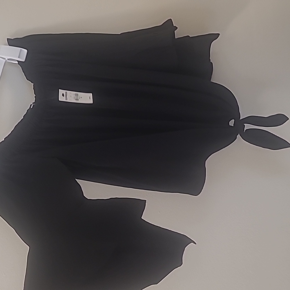 BNWT. Express XS blqck off shoulder tie front top